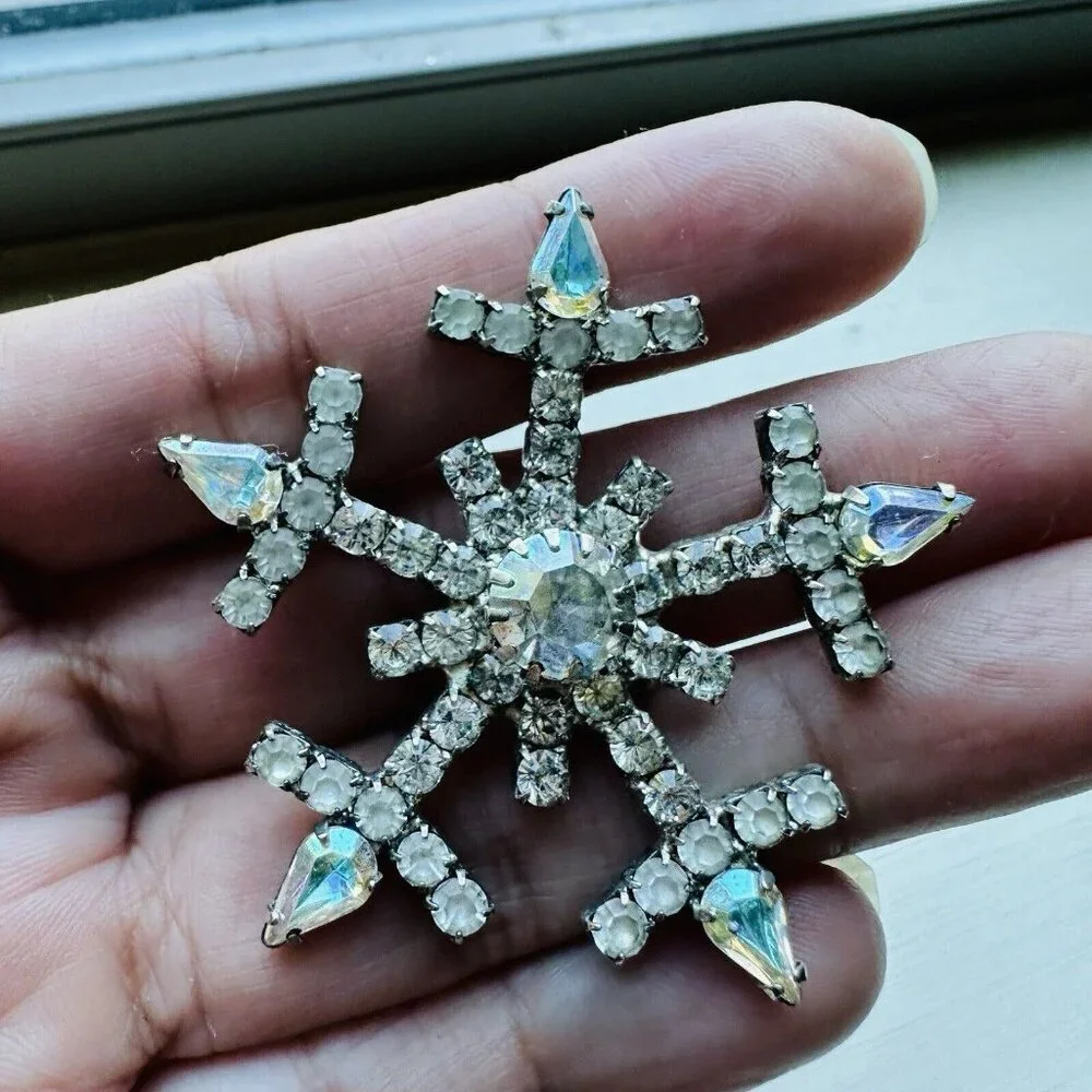 VTG Brooch Pin 1.75‎ Inch Starburst Snowflake Aurora Borealis Rhinestone Silver